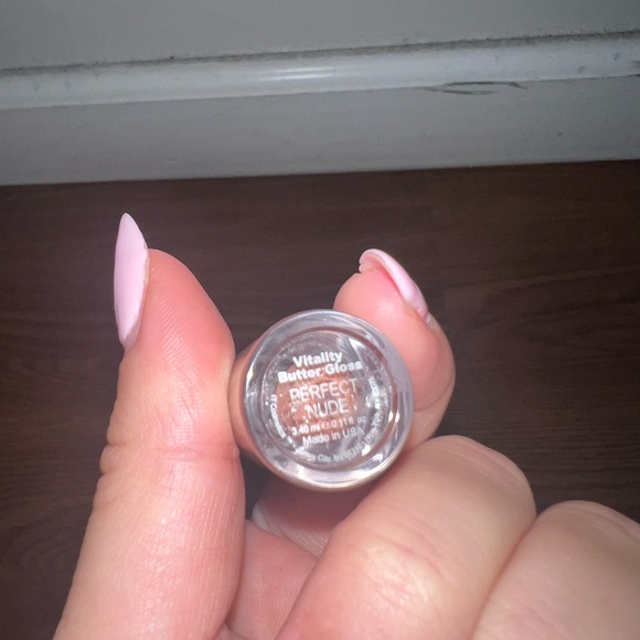 It Cosmetics Perfect Nude Vitality Butter Gloss - Picture 2 of 3